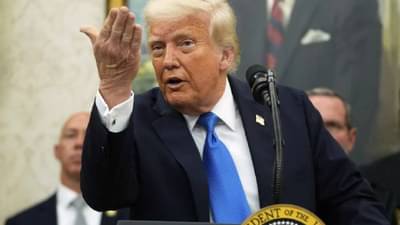 जग हादरलं! डोनाल्ड ट्रम्प यांचा कहर, तब्बल 3 लाखाहून अधिक नोकऱ्या धोक्यात, विद्यार्थी..