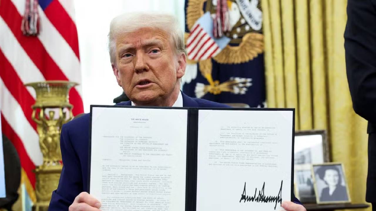 America Tariff : डोनाल्ड ट्रम्प यांच्या टॅरिफचा झटका, या क्षेत्रात कोट्यवधीचे नुकसान, भारतीय कंपन्यांत मोठी खळबळ, आता... America Tariff : डोनाल्ड ट्रम्प यांच्या टॅरिफचा झटका, या क्षेत्रात कोट्यवधीचे नुकसान, भारतीय कंपन्यांत मोठी खळबळ, आता...