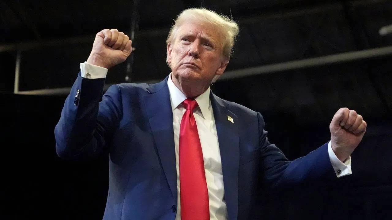 Donald Trump : व्हाइट हाऊसमध्ये दिवाळी साजरी करताना डोनाल्ड ट्रम्प यांचा पुन्हा एकदा मोठा दावा Donald Trump : व्हाइट हाऊसमध्ये दिवाळी साजरी करताना डोनाल्ड ट्रम्प यांचा पुन्हा एकदा मोठा दावा