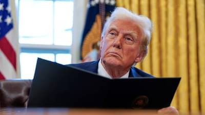 5 दिवसात टॅरिफवर होणार निर्णय, जगाच्या नजरा मलेशियाकडे, डोनाल्ड ट्रम्प विमानतळावर दाखल होताच...