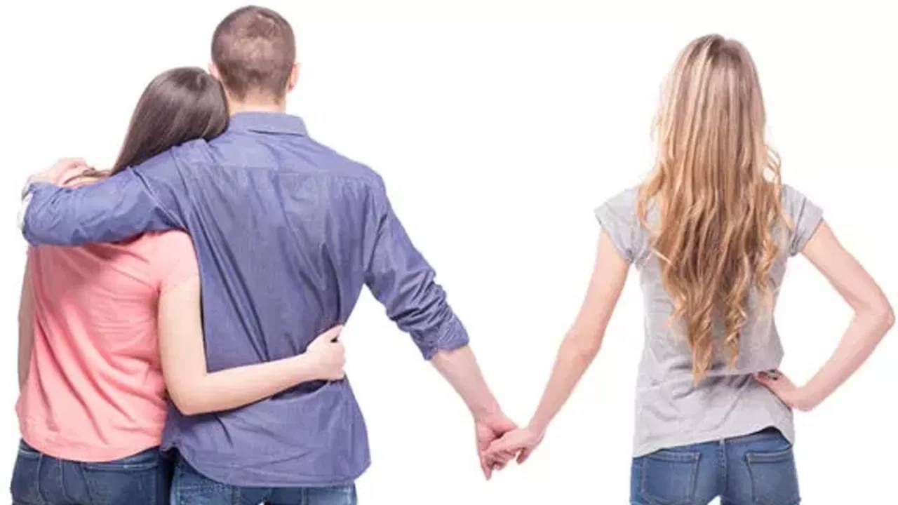 Extramarital Affair : साली आधी घरवाली...मेहुणी आणि भावोजीने हे शब्द असे खरे करुन दाखवले की, कुटुंबियांना मोठा शॉक Extramarital Affair : साली आधी घरवाली...मेहुणी आणि भावोजीने हे शब्द असे खरे करुन दाखवले की, कुटुंबियांना मोठा शॉक