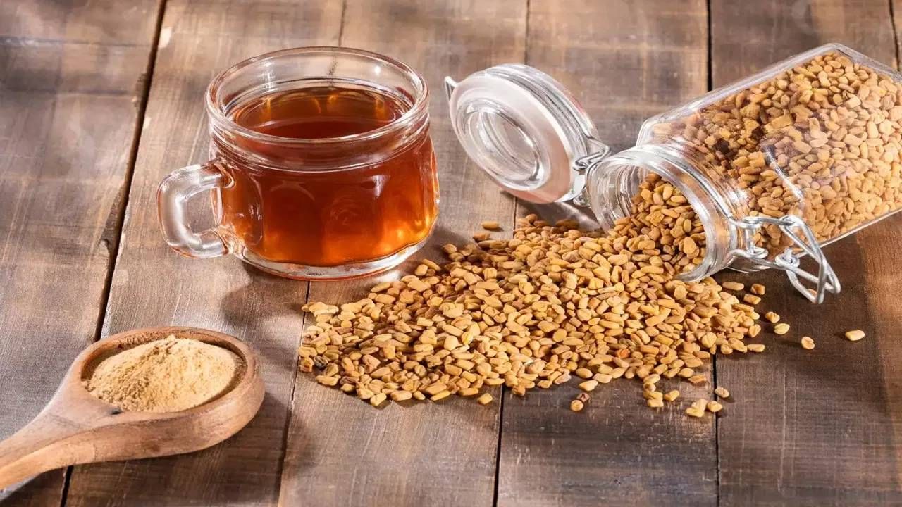 यामुळे दररोजच्या आहारात मेथीच्या बियांचा समावेश असणे अत्यंत आवश्यक आहे. विशेष म्हणजे मेथीमुळे वाढलेले वजनही झटपट कमी होण्यास मदत होते. 