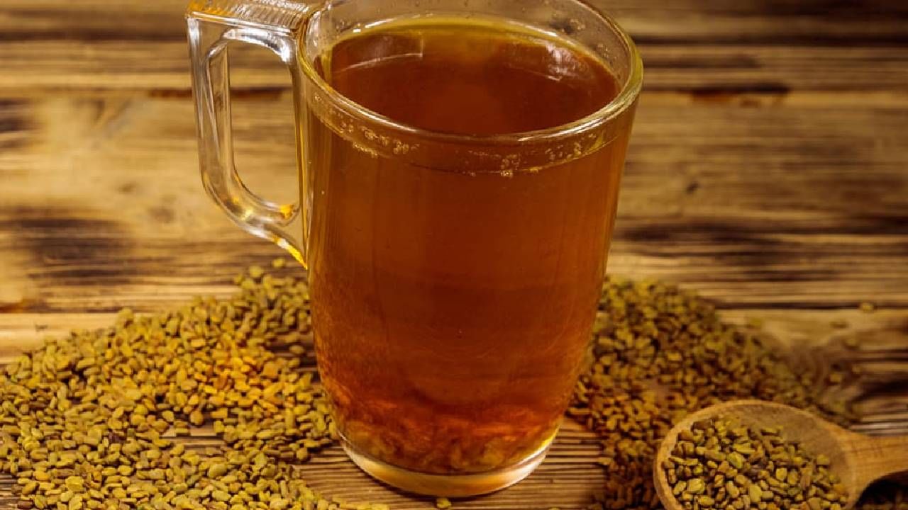 मेथीच्या बिया आरोग्यासाठी अत्यंत फायदेशीर ठरतात. विशेष म्हणजे मेथीमुळे वजनही झटपट कमी होण्यास मदत होते. यासोबतच आरोग्याच्या अनेक समस्या देखील दूर होतील. 