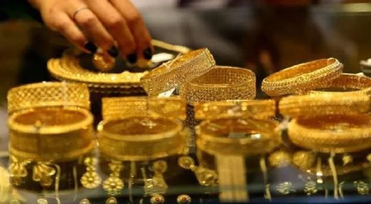 गेल्या काही दिवसांपासून सोने आणि चांदीच्या दरामध्ये मोठे चढ-उतार पाहायला मिळत आहे. दिवाळीपूर्वी या दोन्ही मौल्यवान धातूंचा भाव सार्वकालिक उच्चांकावर पोहोचला होता.