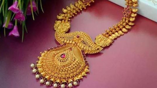 तज्ज्ञांच्या माहितीनुसार आगामी आठवड्यात या दोन्ही धातूंचा भाव काही काळासाठी स्थिर राहण्याची शक्यता आहे. तरीदेखील सोन्याच्या भावात घट होणार की भाव वाढणार हे पाहण्याासठी काही गोष्टींकडे विशेष लक्ष द्यावे लागणार आहे. केंद्रीय बँकांच्या बैठका, जागतिक व्यापार संघटनांची भूमिका यावर लक्ष ठेवावे लागणार आहे.