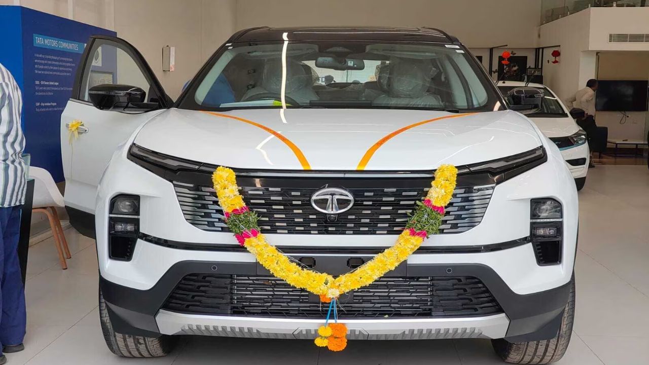 कार किंवा बाईक घ्यायचीय का? इतक्या पैशाने स्वस्त... जीएसटी कपात होताच खरेदीसाठी झुंबड