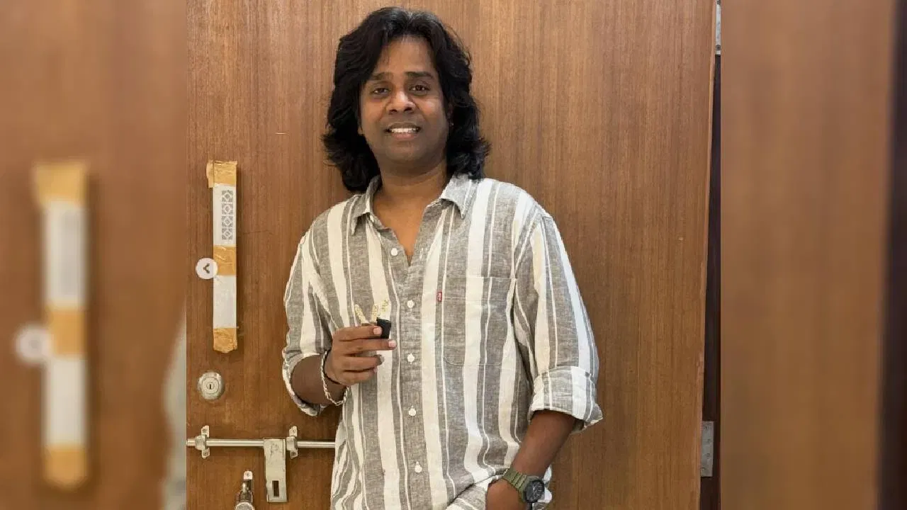 गौरव मोरे म्हणाला, 'खूप त्रास दिलाय मला लोकांनी. म्हणजे एवढा त्रास दिलाय की, मी सांगू शकत नाही. ते जर रेकॉर्ड केलं असतं तर मी तुम्हाला दाखवलं असतं की हिणवणं काय असतं, मला असं व्हायचं की, ठीक आहे ना! चुकतोय आपण थोडासा वेळ लागेल, मी वीस-बावीस वर्ष त्याच वातावरणात वाढलोय, मला माहितच नाही ना, काय आणि कसं असतं. त्यामुळे थोडा वेळ जाईल.'