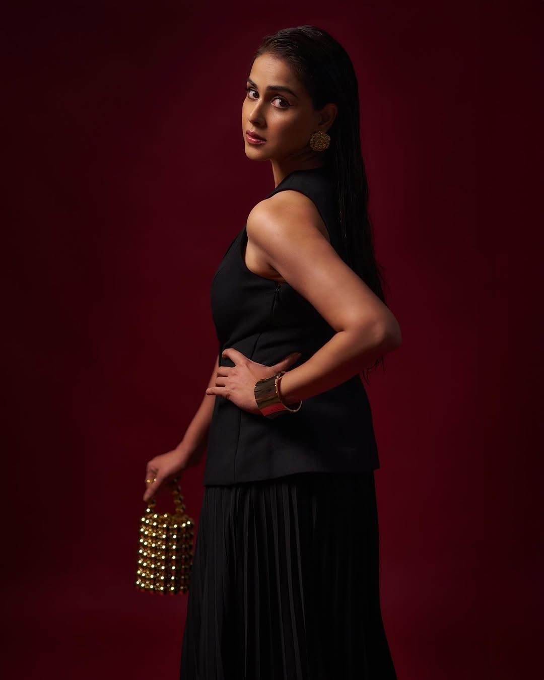 अभिनेत्री जिनिलिया हिला आज कोणत्याच ओळखीची गरज नाही. तब्बल 10 वर्षांच्या ब्रेकनंतर अभिनेत्रीने 'वेड' सिनेमातून पुन्हा मोठ्या पडद्यावर पदार्पण केलं आणि बॉक्स ऑफिसवर राज्य केलं.