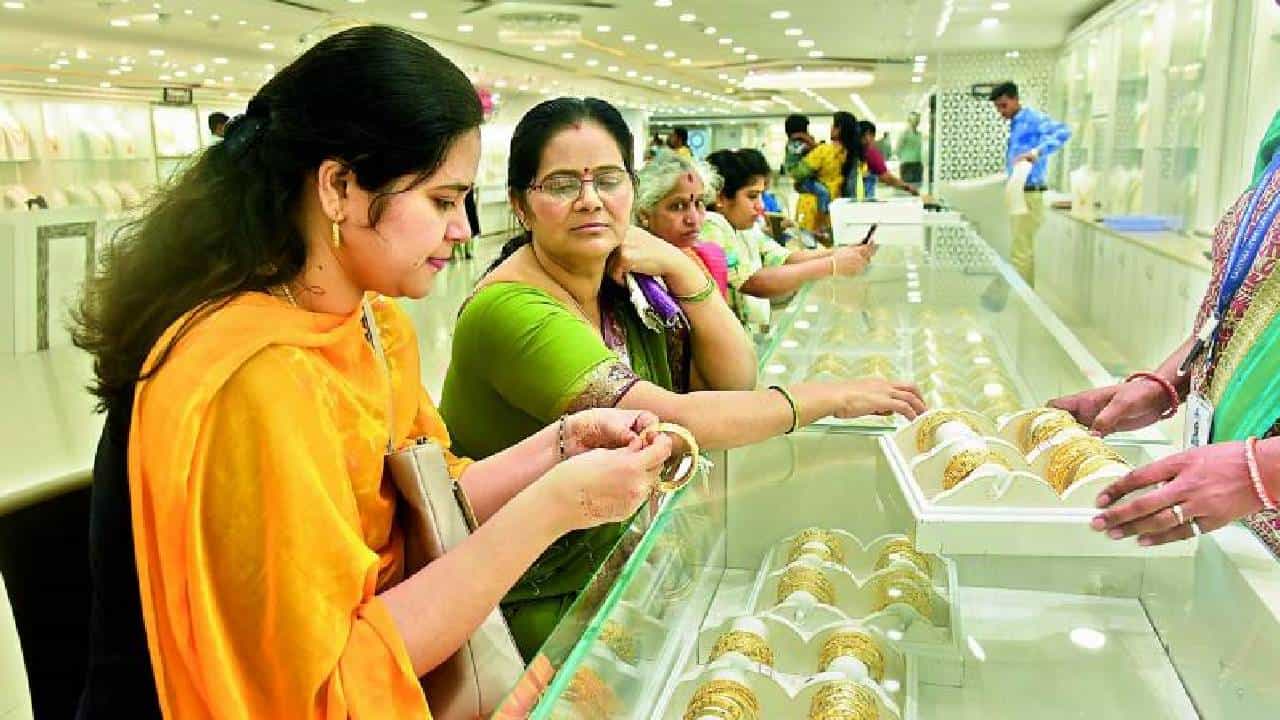जळगावच्या सराफ बाजारामध्ये सोन्याच्या आणि चांदीच्या दराचा आजपर्यंतचा सर्वात मोठा उच्चांक
