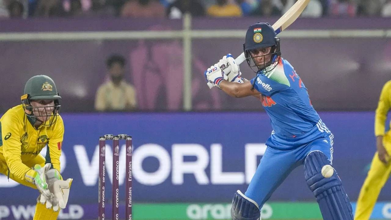 हरमनप्रीत कौरने तिसऱ्यांदा बाद फेरीत ऑस्ट्रेलियाविरुद्ध 50हून अधिका धावांची खेळी केली आहे. अशी कामगिरी करणारी ती एकमेव फलंदाज ठरली आहे. (Photo- PTI)