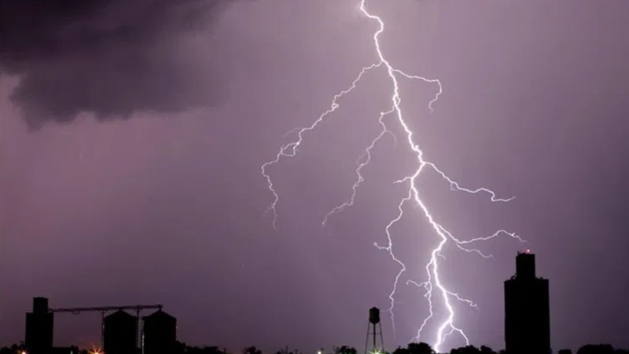 IMD Weather Update : महाराष्ट्रावर आता पुन्हा एकदा मोठं संकट, हवामान विभागाचा हाय अलर्ट, धोका वाढला