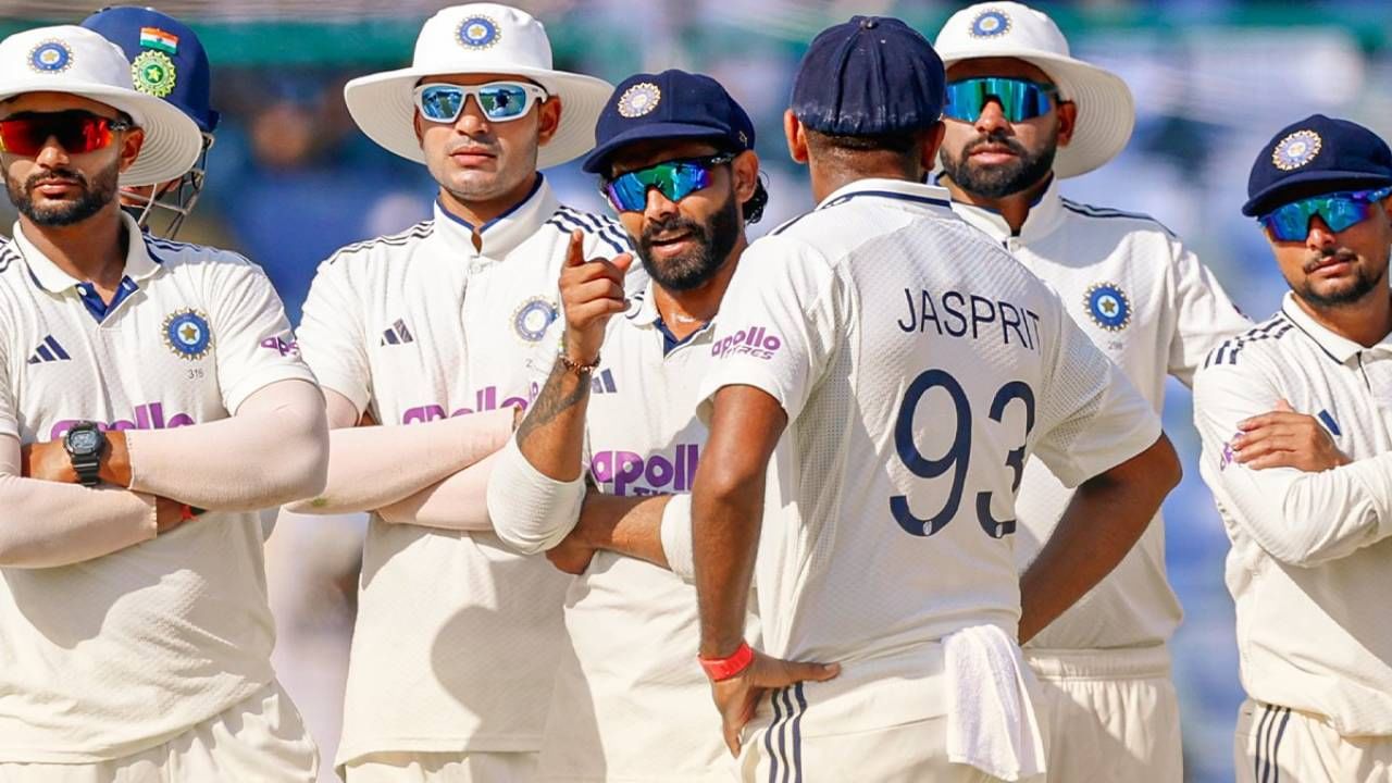 एका दिवसाचे तिकीट फक्त 60 रुपये असणार आहे. म्हणजे पाच दिवसांसाठी फक्त 300 रुपये मोजावे लागतील. तर प्रीमीयम गॅलरी तिकिटे 250 रुपयांना विकली जात आहे. म्हणजेच पाच दिवसांसाठी 1250 रुपये असतील. (PHOTO- BCCI Twitter)