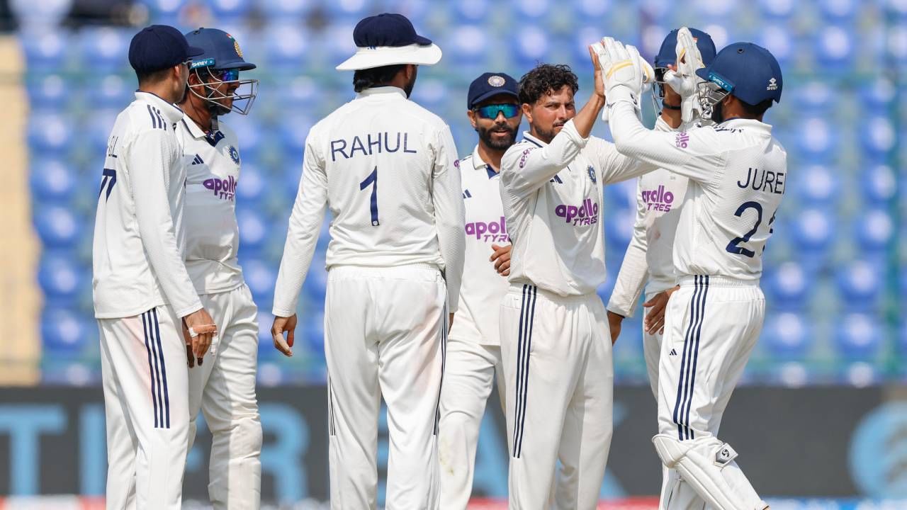 सौरव गांगुली बंगाल क्रिकेट असोसिएशनचे अध्यक्ष आहेत. त्यांनी टीम इंडियाच्या आगामी कसोटी सामन्याशी संबंधित हा निर्णय घेतला आहे. सामन्याची तिकिटे डिस्ट्रिक्ट बाय झोमॅटो एपवर बुक करता येतील. (PHOTO- BCCI Twitter)