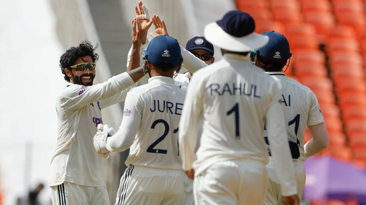 भारत आणि वेस्ट इंडिज यांच्यातील कसोटी मालिका सुरू झाली आहे. या मालिकेतील पहिला सामना जिंकून भारताने आघाडी घेतली आहे. तसेच वर्ल्ड टेस्ट चॅम्पियनशिपमध्ये विजयी टक्केवारीत फायदा झाला आहे. मात्र टॉप 2 मध्ये येण्याचं स्वप्न काही पूर्ण झालं नाही. (Photo- BCCI Twitter)