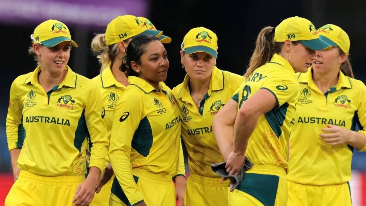 भारत ऑस्ट्रेलिया सामना राखीव दिवशीही झाला नाही तर त्याचा थेट फायदा ऑस्ट्रेलियाला होणार आहे. ऑस्ट्रेलियाला थेट अंतिम फेरीचं तिकीट मिळणार आहे. तर भारताला उपांत्य फेरीचा सामना न खेळताच गाशा गुंडाळावा लागेल. (Photo-PTI)