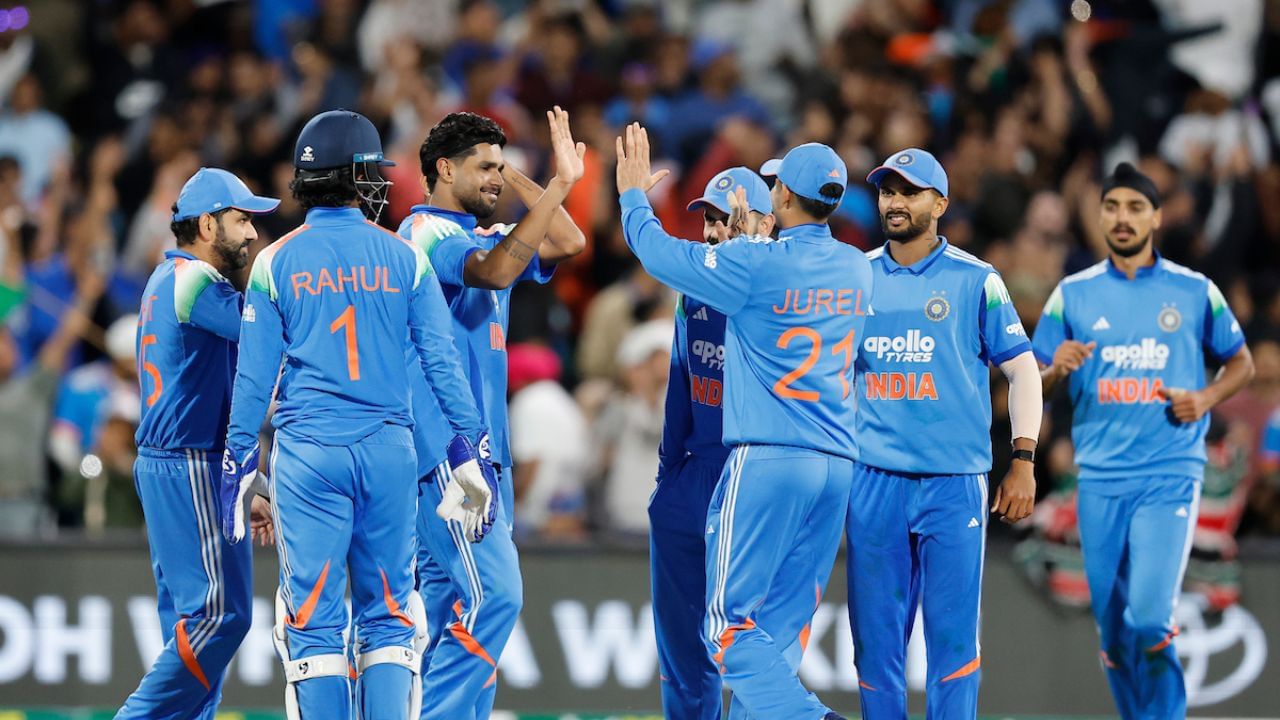 आता तिसऱ्या सामन्यात भारताने विजय मिळवला तर ऑस्ट्रेलिया तिसऱ्या स्थानावर घसरणार आहे. कारण ऑस्ट्रेलियाचा सध्याचे रेटिंग 110 आहे, मात्र पुढील सामन्यात त्यांचा पराभव झाल्यास रेटिंग 109 होईल. 