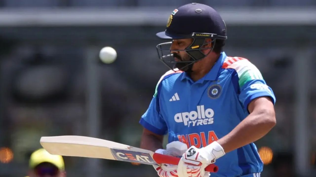 रोहित शर्मा: चॅम्पियन्स ट्रॉफीनंतर पहिल्यांदाच आंतरराष्ट्रीय क्रिकेट खेळणार रोहित शर्मा फेल ठरला. त्याने सलामीला खेळताना 14 चेंडूत 8 धावा केल्या. तो जोश हेझलवूडच्या गोलंदाजीवर बाद झाला. 