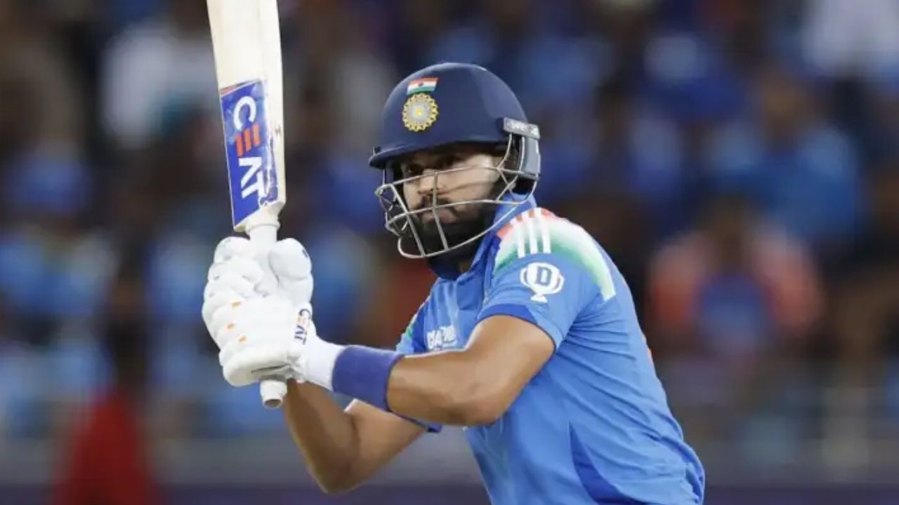 श्रेयस अय्यर: भारताचा नवा उपकर्णधार श्रेयस अय्यरही फेल गेला. त्याने 28 चेंडूंत एका चौकाराच्या मदतीने 11 धावा केल्या. सुरुवातीचे हे चारही फलंदाज फेल गेल्यामुळे भारतीय संघ मोठी धावसंख्या उभारू शकला नाही.  