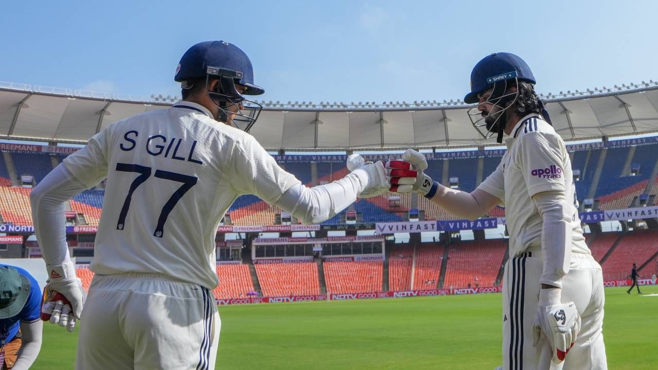 एकाच डावात एकाच संघातील तीन फलंदाजांनी शतके झळकावल्याचा हा दुर्मिळ विक्रम आहे. भारतीय क्रिकेट इतिहासात असं फक्त तीन वेळा घडलं आहे. एका वर्षात एकाच डावत तीन किंवा त्याहून अधिक फलंदाजांनी शतकी खेळी आहे. यापूर्वी 1979, 1986 आणि 2007 साली घडलं होतं. आता चौथ्यांदा असं घडलं आहे. (Photo_ BCCI Twitter)