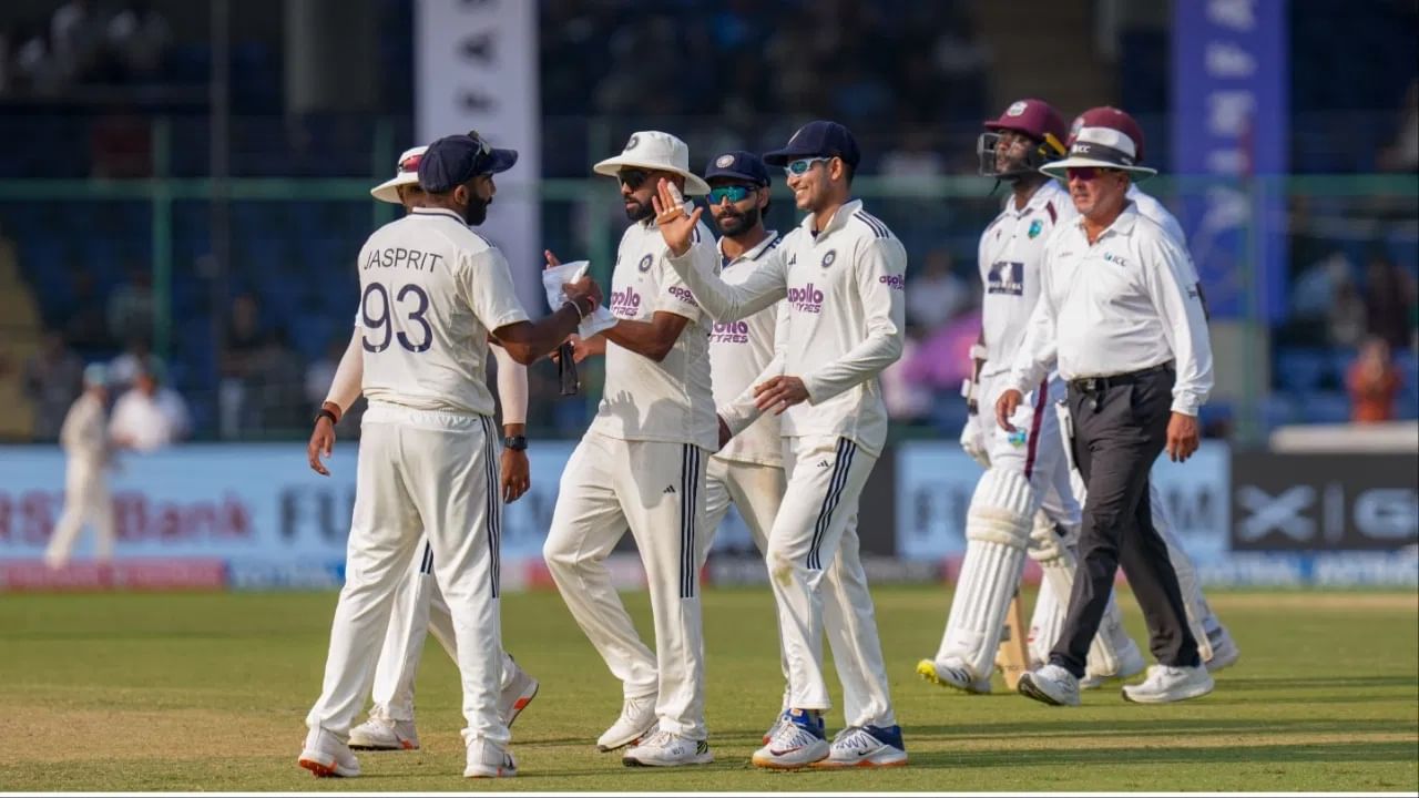 टीम इंडियाचा शुबमन गिल याच्या नेतृत्वातील आणि वर्ल्ड टेस्ट चॅम्पियनशीप 2025-2027 या साखळीतील पहिला मालिका विजय ठरला. भारताने याआधी शुबमनच्या नेतृत्वातील 5 सामन्यांची पहिली कसोटी मालिका 2-2 ने बरोबरीत सोडवली होती. (Photo Credit : PTI)