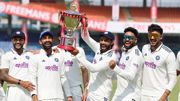 भारताने वेस्ट इंडिजविरुद्धची दोन सामन्यांची मालिका 2-0 ने खिशात घातली. या विजयासह भारताने आंतरराष्ट्रीय क्रिकेटमध्ये मोठी कामगिरी केली आहे. भारताच्या विजयाची संख्या 922 पर्यंत वाढली आहे. आंतरराष्ट्रीय क्रिकेटमध्ये सर्वाधिक विजय मिळवणारा दुसरा संघ ठरला आहे. (Photo- BCCI Twitter)
