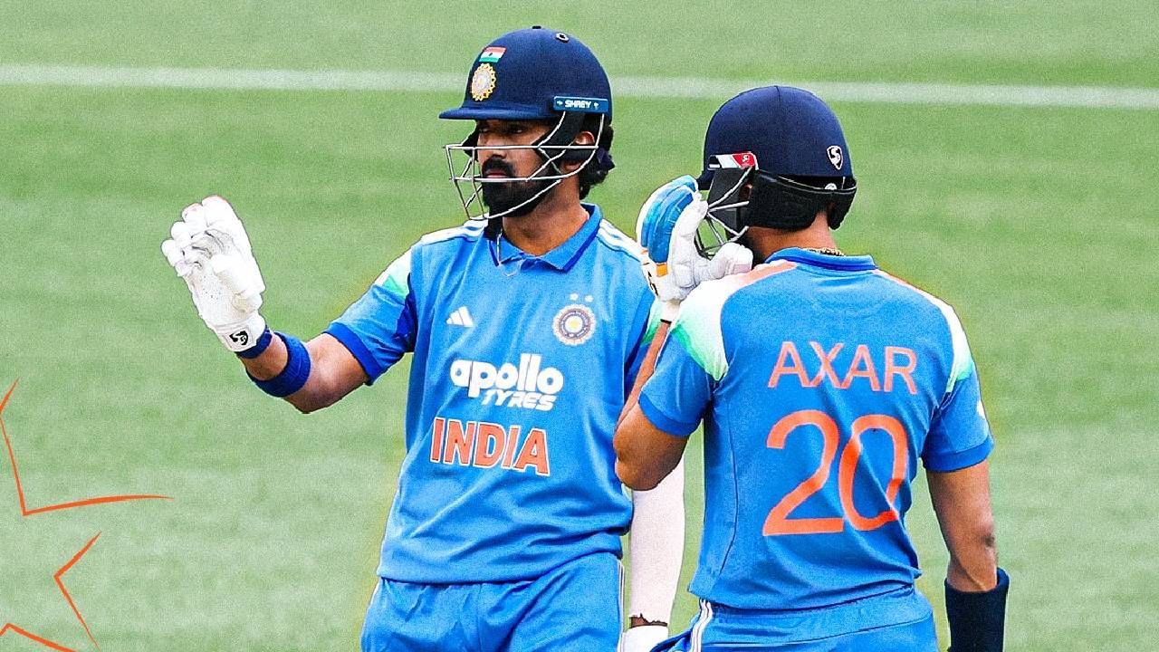 वनडे क्रिकेटमध्ये भारताने श्रीलंकेविरुद्ध 10 षटकात सर्वात कमी धावांचा नकोसा विक्रम नोंदवला आहे. भारताने 2017 मध्ये श्रीलंकेविरुद्ध पॉवर प्लेमध्ये फक्त 17 धावा केल्या होत्या. भारताचा हा आतापर्यंत सर्वात वाईट विक्रम आहे.  (फोटो- BCCI Twitter)