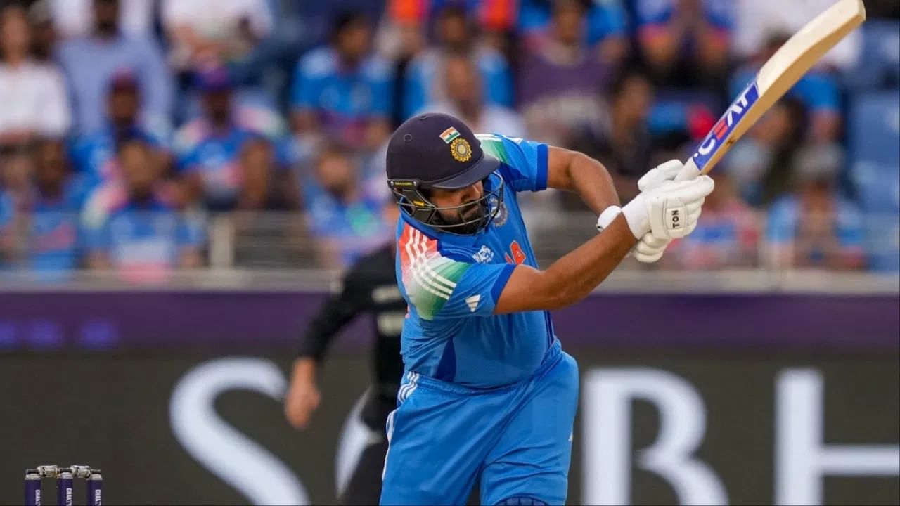 तसेच रोहितकडे टीम इंडियासाठी वनडेत सर्वाधिक धावा करणारा तिसरा फलंदाज होण्याचा बहुमान मिळवण्याची संधी आहे. रोहितला त्यासाठी 196 धावांची गरज आहे. तसेच रोहित 174 धावाच करताच टीम इंडियासाठी सर्वाधिक रन्स करणारा पहिला ओपनर ठरेल. (Photo Credit: PTI)