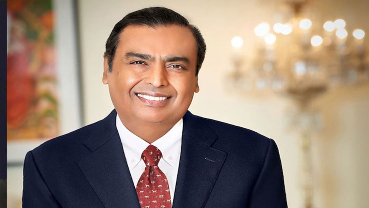 मुकेश अंबानी हे देशातील सर्वात श्रीमंत व्यक्ती आहेत. त्यांनी मुंबई विद्यापीठातून अभियांत्रिकीची पदवी घेतली. त्यांनी अमेरिकेतील स्टॅनफोर्ड विद्यापीठातून एमबीए (MBA) सुरू केले, पण वडिलांना व्यवसायात मदत करण्यासाठी ते शिक्षण सोडून दिले.