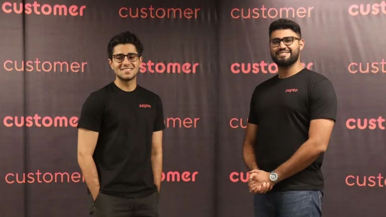 वयाच्या १९ व्या वर्षी त्याची आदित पालिचासोबत मैत्री झाली आणि त्या दोघांनी झेप्टोची स्थापना केली. या दोघांनीही स्टॅनफोर्ड विद्यापीठात संगणक शास्त्राचा अभ्यास सुरू केला होता, पण व्यवसाय सुरू करण्यासाठी शिक्षण अर्धवट सोडले.