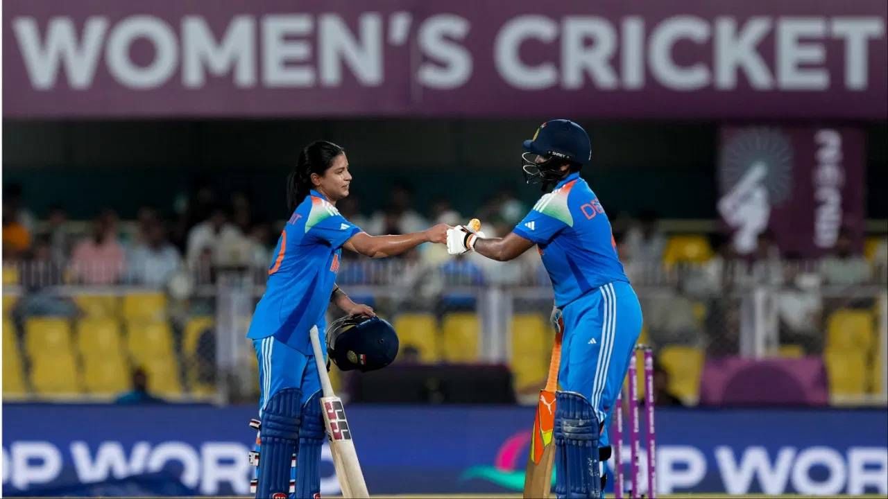 Womens ODI World Cup 2025 : महिला वर्ल्ड कपमध्ये अशा काही खेळाडू आहेत, ज्या आधीपासून सुपर स्टार आहेत. त्यांच्यासाठी वनडे वर्ल्ड कपमध्ये खेळण्याचा हा पहिला अनुभव नाहीय. त्यांच्याकडे ICC टुर्नामेंटमध्ये खेळण्याचा अनुभव आहे. (Photo: PTI)