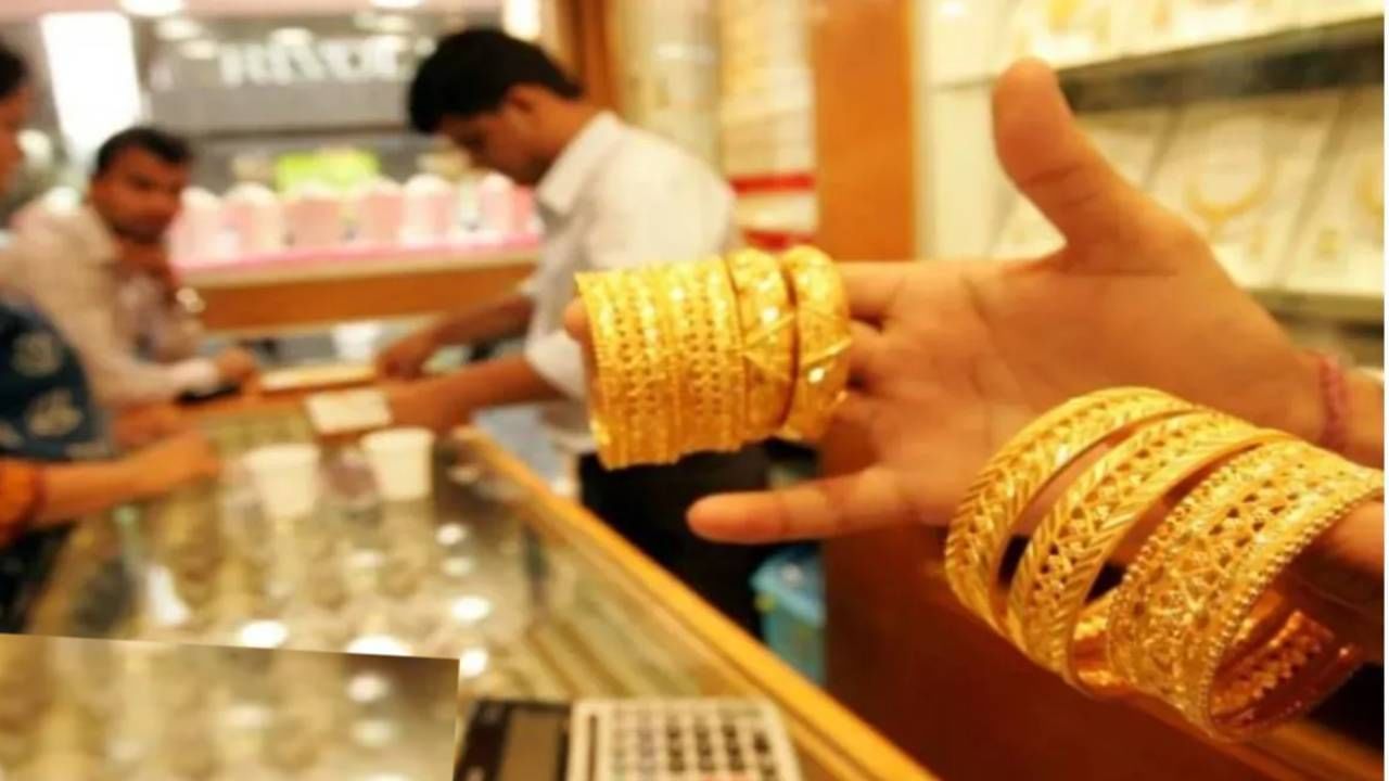 आगामी काही दिवसांवर दिवाळी असून सोन्या चांदीच्या वाढत्या दरामुळे उत्सवात खरेदी करणाऱ्या ग्राहकांच्या खिशाला मोठी खात्री बसली आहे