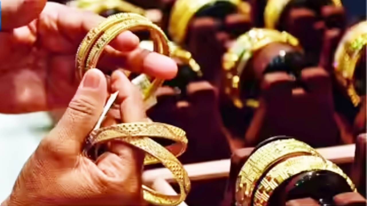 सोन्याचे दर विना जीएसटी 1 लाख 22 हजार 500 रुपयांवर तर चांदीचे दराने विना जीएसटी 1 लाख 53 हजार 500 रुपयांचा आकडा गाठला आहे