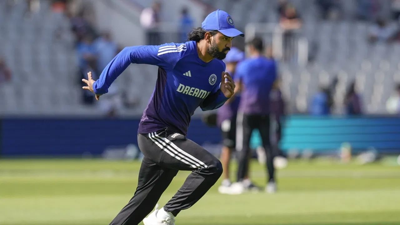 रिपोर्ट्सनुसार, केएलची कोलकाता नाईट रायडर्स टीमसह बोलणी सुरु असल्याचं म्हटलं जात आहे. केएलला केकेआरकडून कर्णधार, विकेटकीपिंग आणि ओपनिंगची जबाबदारी दिली जाऊ शकते. (Photo Credit : PTI)