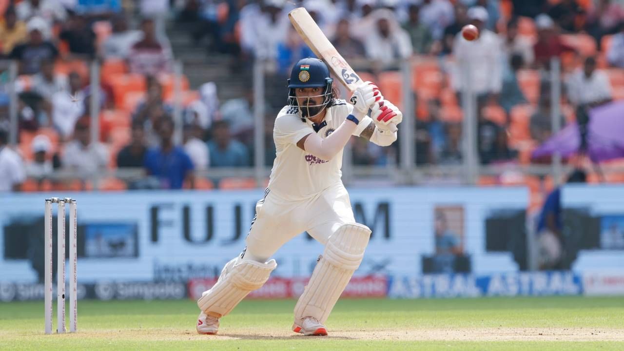 वेस्ट इंडिजविरुद्धच्या पहिल्या कसोटी सामन्याचा दुसरा दिवस भारतीय फलंदाजांनी गाजवला. एका दिवसात तीन फलंदाजांनी शतकी खेळी केली. केएल राहुलच्या शतकाने सुरुवात झाली आणि दिवस संपेपर्यंत रवींद्र जडेजानेही शतक ठोकलं. त्यामुळे भारत मजबूत स्थितीत असून 286 धावांची आघाडी आहे. (फोटो- बीसीसीआय ट्वीटर)