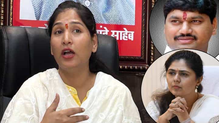 Karuna Munde : धनंजय मुंडे हेच गोपीनाथ मुंडेंचे खरे राजकीय वारसदार, करूणा मुंडेंच्या वक्तव्यानं चर्चांना उधाण Karuna Munde : धनंजय मुंडे हेच गोपीनाथ मुंडेंचे खरे राजकीय वारसदार, करूणा मुंडेंच्या वक्तव्यानं चर्चांना उधाण