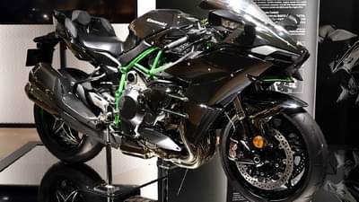 Kawasaki ची ही बाईक लॉन्च, फीचर्स, किंमत जाणून घ्या