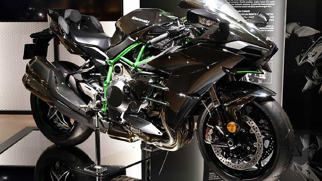 Kawasaki ची ही बाईक लॉन्च, फीचर्स, किंमत जाणून घ्या