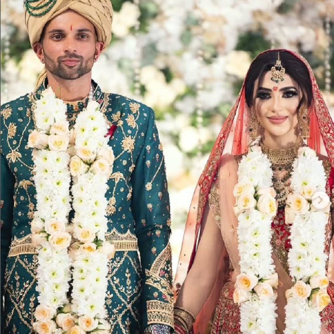 आम्ही बोलतोय भारतीय वंशाच्या केशव महाराजबद्दल. तो दक्षिण आफ्रिकेकडून खेळतो. केशव महाराज हनुमानाचा मोठा भक्त आहे. हिंदू धर्मावर त्याची श्रद्धा आहे. सध्या त्याने रावळपिंडी टेस्टमध्ये आपल्या गोलंदाजीने प्रतिस्पर्धी संघाला नामोहराम करुन सोडलय. 