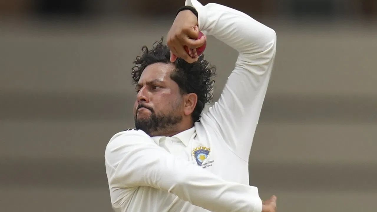 कुलदीप यादव याने चिवट बॉलिंग केली. कुलदीप टीम इंडियाकडून सर्वोत्तम स्ट्राईक रेटने बॉलिंग करणारा गोलंदाज आहे. कुलदीपचा कसोटीतील बॉलिंग स्ट्राईक रेटन हा 36.7 असा आहे. (Photo Credit : PTI)