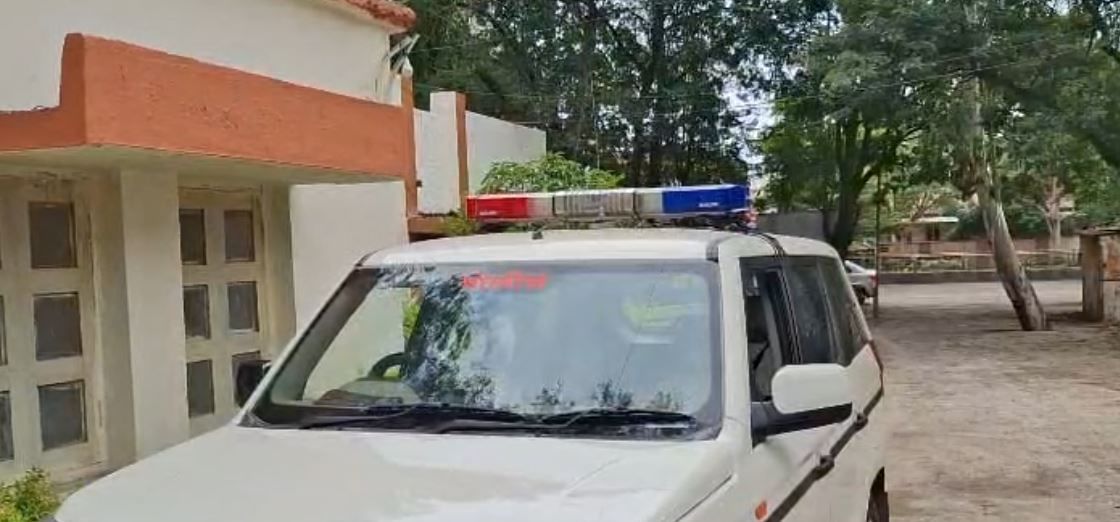 लातूर शहरातल्या MIDC  भागात असलेल्या एका खासगी महाविद्यालयात DMLT डिप्लोमा करीत असलेल्या विद्यार्थ्यांच्या फ्रेशर्स पार्टीत नाचताना धक्का लागल्याने वाद झाला. या वादातून सूरज शिंदे याला बेदम मारहाण करण्यात आली .   