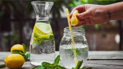 लिंबू पाणी प्यायल्यामुळे खरचं वजन कमी होतं का? जाणून घ्या तज्ज्ञाचे मत काय?.