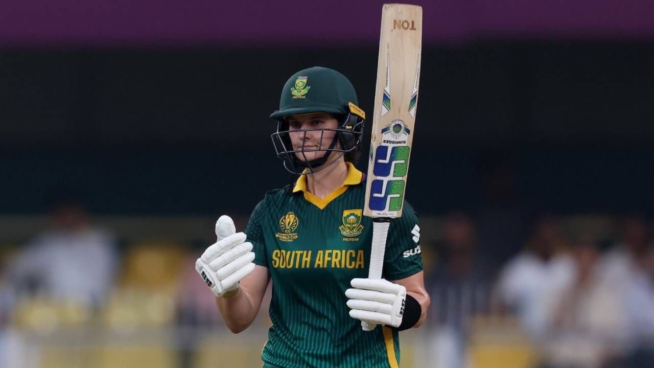 लॉरा वोल्वार्डने तिच्या एकदिवसीय कारकिर्दीत 5 हजार धावांचा टप्पा पूर्ण केला आहे. महिला एकदिवसीय क्रिकेटच्या इतिहासात 5 हजार धावांचा टप्पा गाठणारी सहावी फलंदाज ठरली. तर हा टप्पा गाठणारी ती दक्षिण आफ्रिकेची पहिली फलंदाजही आहे. (Photo- South Africa Women Twitter)