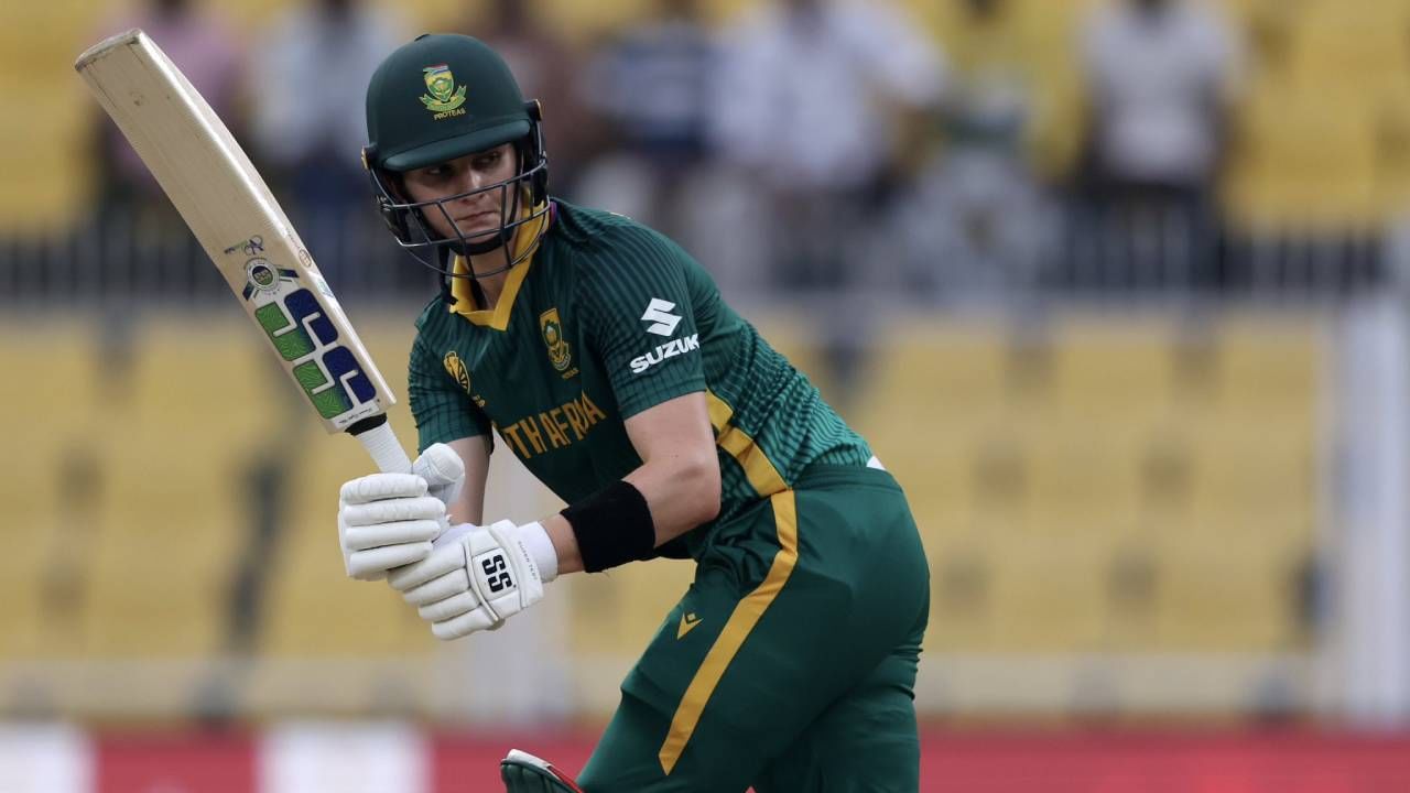 लॉरा वोल्वार्डने महिला विश्वचषक इतिहासातील पहिले शतक झळकावले. असा पराक्रम तिने यापूर्वी कधीही केला नव्हता. दुसरीकडे, महिला एकदिवसीय विश्वचषकाच्या एकाच पर्वात 450 धावा करणारी पहिली कर्णधार ठरली.(Photo- South Africa Women Twitter)