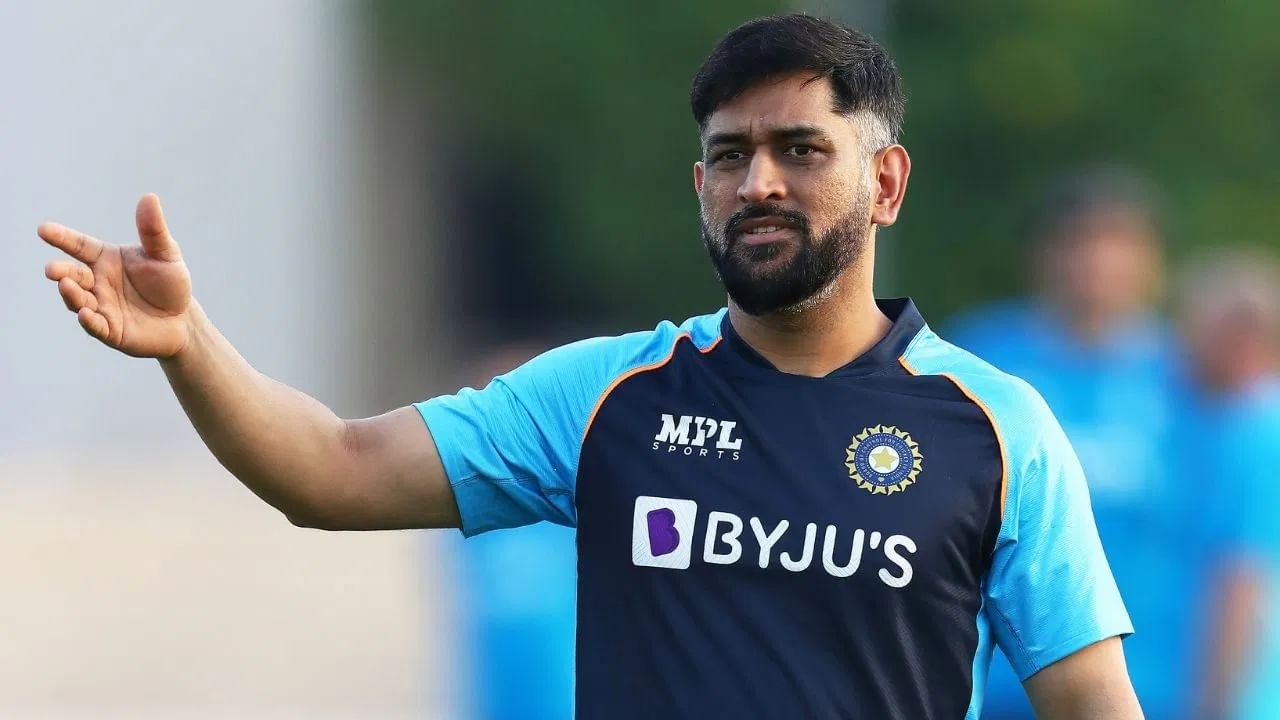 महेंद्रसिंह धोनी याने बरीच वर्ष भारतीय एकदिवसीय संघाचं नेतृत्व केलं. मात्र त्यानंतरही धोनीची विजयी टक्केवारी ही रोहितपेक्षा कमी आहे. धोनीची विजयी टक्केवारी ही 55 इतकी राहिली. (Photo Credit : Matthew Lewis-ICC/ICC via Getty Images)