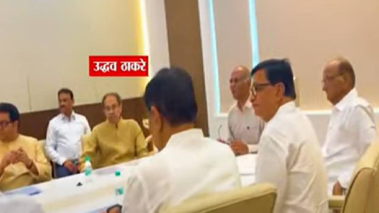 Election Commission : दुबार मतदाराच्या नावावर निवडणूक आयोगाचं धक्कादायक उत्तर, अरविंद सावंतांनी सांगितलं आत काय घडलं? Election Commission : दुबार मतदाराच्या नावावर निवडणूक आयोगाचं धक्कादायक उत्तर, अरविंद सावंतांनी सांगितलं आत काय घडलं?