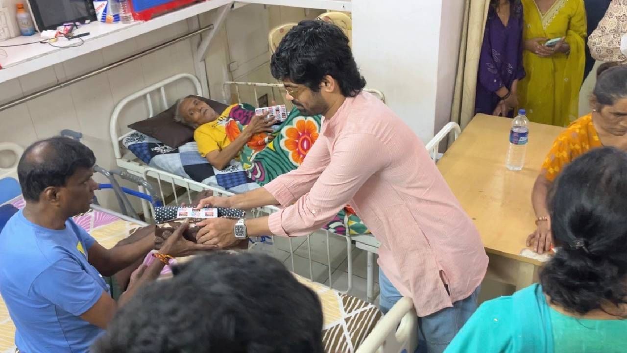 अनेक ज्येष्ठ नागरिक आपल्या कुटुंबापासून दूर राहतात, अशा वेळी 'महाराष्ट्राची हास्यजत्रा' टीमच्या आगमनाने त्यांना कुटुंबातील सदस्यांचा सहवास लाभल्यासारखं वाटलं. कलाकारांनी त्यांच्या आवडत्या स्किट्सबद्दल गप्पा मारल्या आणि त्यांच्याशी संवाद साधून ज्येष्ठांच्या चेहऱ्यावर हसू उमटवलं.
