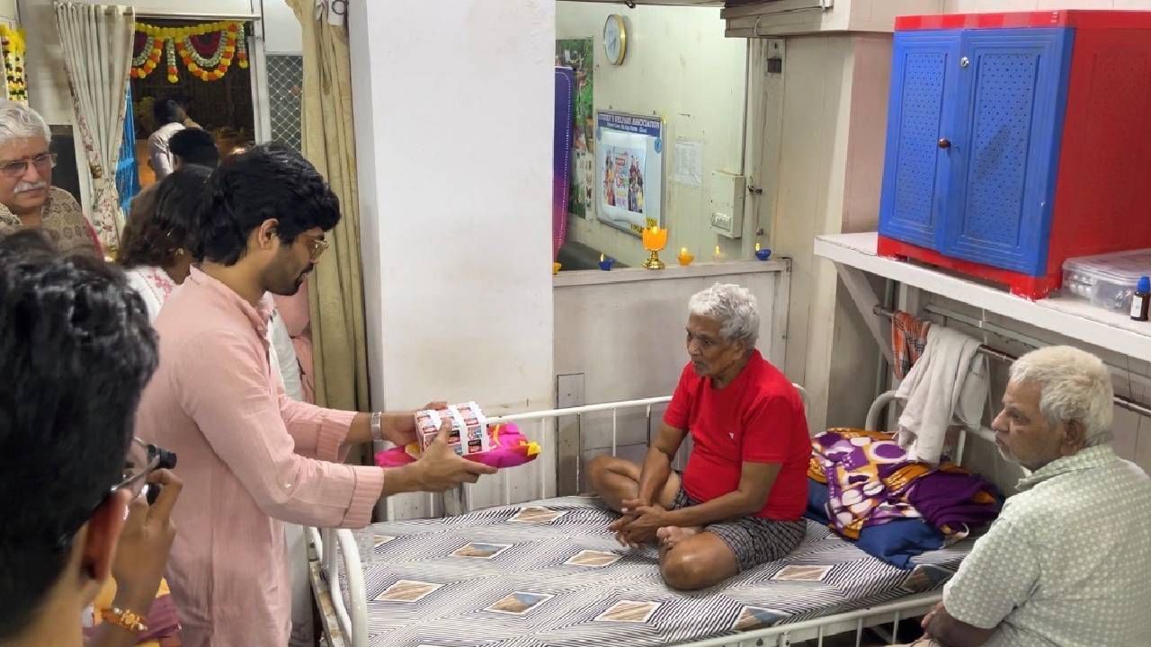 यावेळी नुकताच महाराष्ट्राची हास्यजत्रा कार्यक्रमात पुनरागमन करणारा ओंकार भोजने उपस्थित होता. सोबतच शिवाली परब, वनिता खरात हे कलाकार उपस्थित होते. या कार्यक्रमाचे सर्वेसर्वा निर्माते आणि दिग्दर्शक सचिन गोस्वामी आणि लेखक निर्माते सचिन मोटे देखील उपस्थित होते. 
