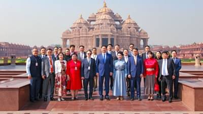 मंगोलियाच्या राष्ट्रपतींनी दिली दिल्लीतील स्वामीनारायण अक्षरधाम मंदिराला भेट, शांती आणि कल्याणासाठी केली प्रार्थना