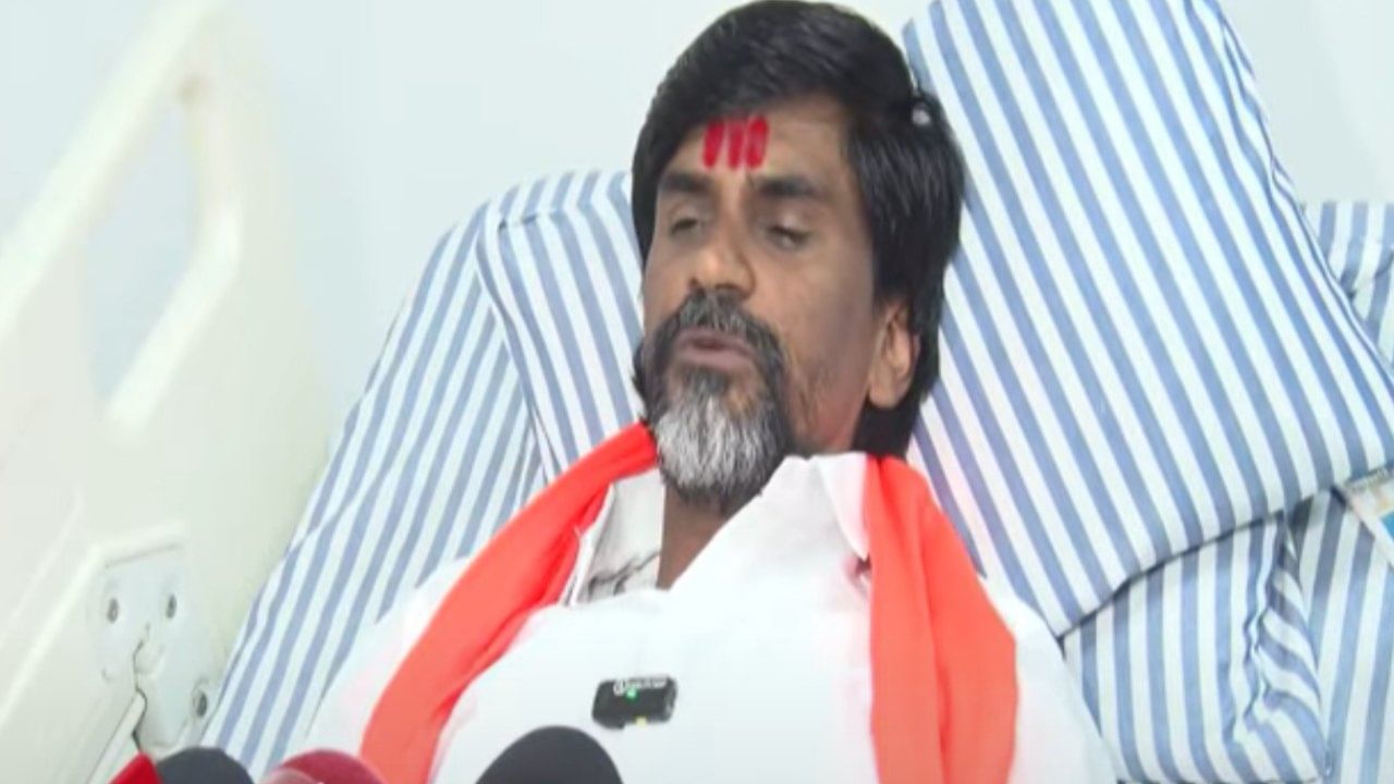 शेतकऱ्यांसाठी असा लढा... दसरा मेळाव्याआधीच मनोज जरांगे पाटील यांची मोठी घोषणा, थेट प्लॅनच सांगितला शेतकऱ्यांसाठी असा लढा... दसरा मेळाव्याआधीच मनोज जरांगे पाटील यांची मोठी घोषणा, थेट प्लॅनच सांगितला