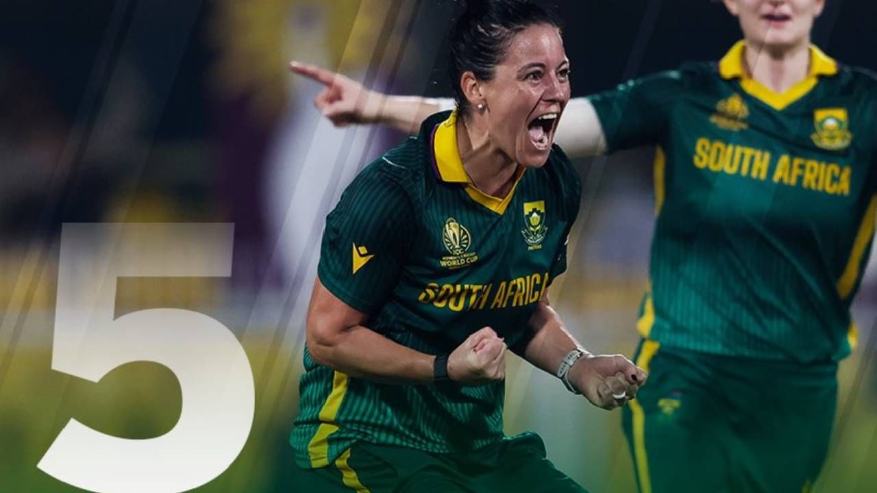 मॅरिझाने कॅपने फक्त 7 षटकं टाकली. त्यापैकी 3 निर्धाव षटकं टाकली आणि 20 धावा देत 5 गडी बाद केले. इंग्लंडच्या डावाच्या दुसऱ्याच चेंडूवर एमी जोन्सला बाद करून तिने दक्षिण आफ्रिकेला पहिले यश मिळवून दिले . एमी जोन्स, हीथर नाईट, नॅट सायव्हर-ब्रंट, सोफिया डंकली आणि चार्ली डीनला बाद केले . (Photo- Proteas Women Twitter)